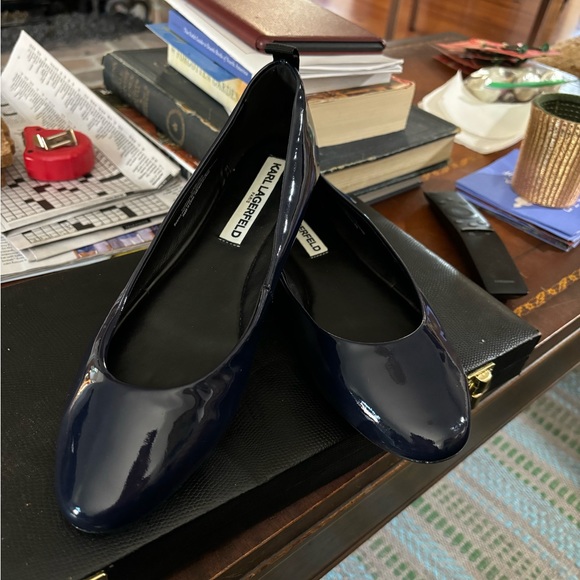 Karl Lagerfeld Paris Vada Dk Blue Patent Ballet Flats - Picture 1 of 10